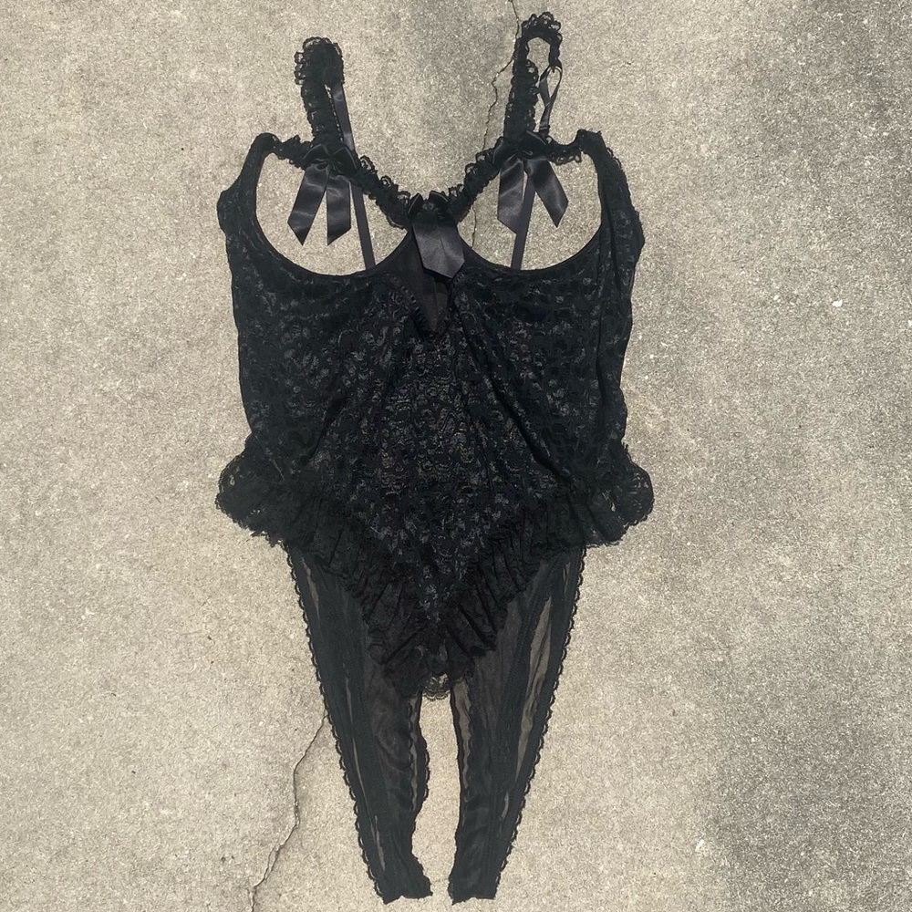 Vintage Intimates Attitudes Crotchless Lace Ruffle Bodysuit Teddy